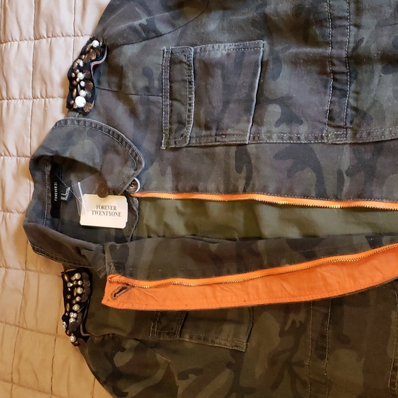 Forever 21 Girls Camo shirt - Picture 5 of 8